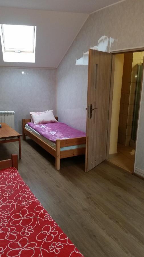 Pokoje Goscinne "U Karola" Pracownicze Ścinawa المظهر الخارجي الصورة